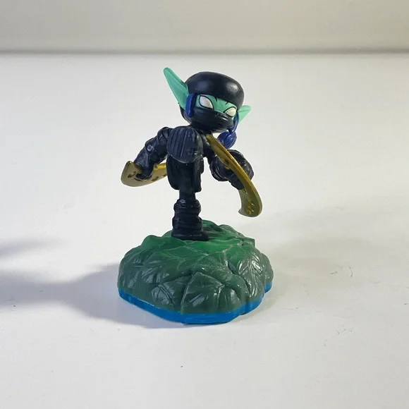 Activision Skylanders Figure With Green Textured Base And Twin Blades - Picture 1 of 10